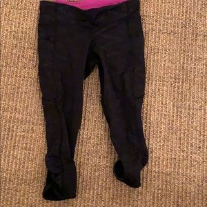 Cropped stretchy ivivva leggings